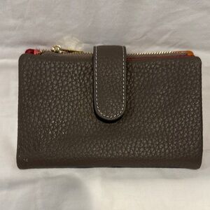 Elegant Brown Leather Wallet with Snap Closure